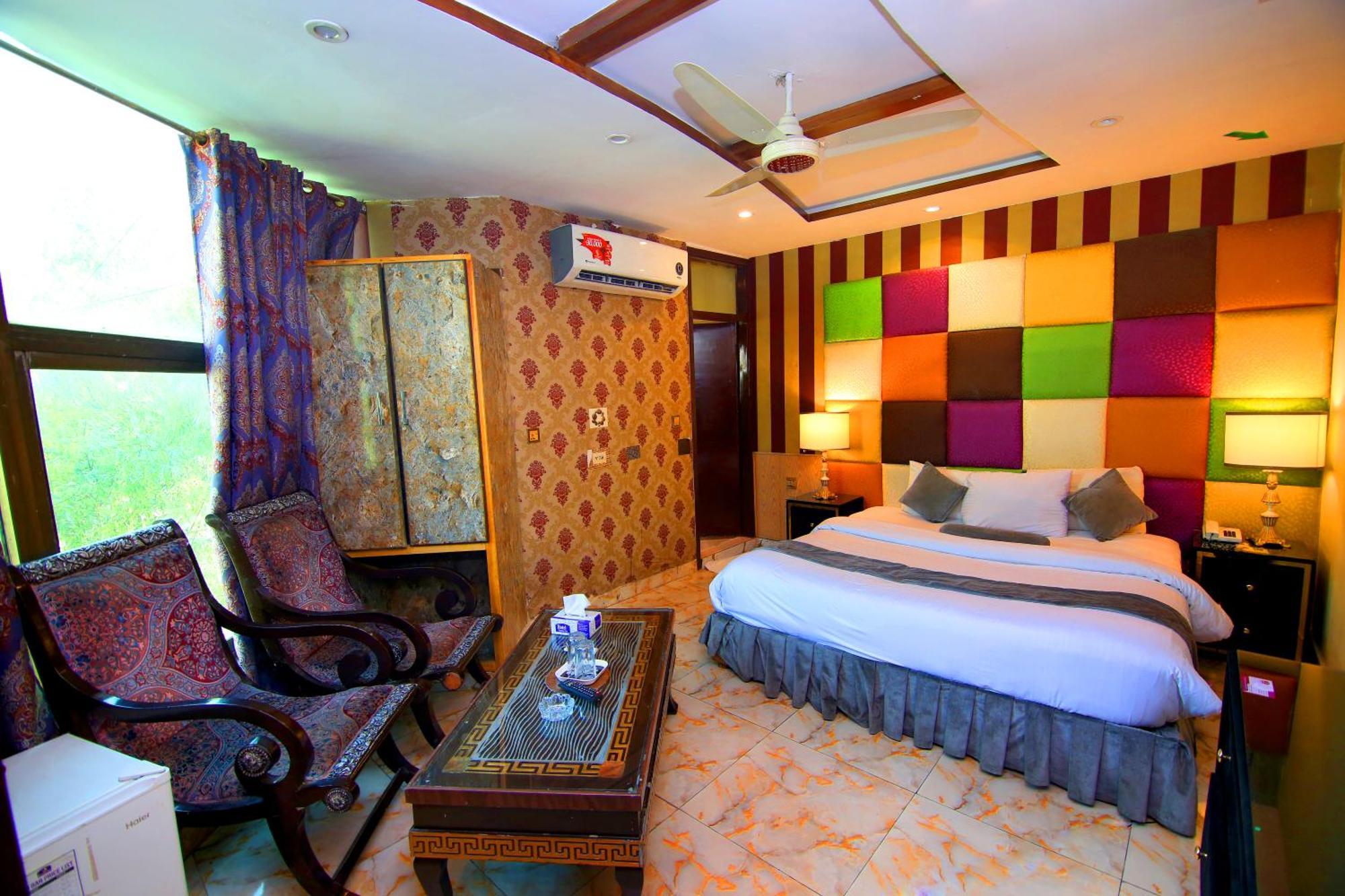 Premier Inn Gulberg Lahore Exterior photo