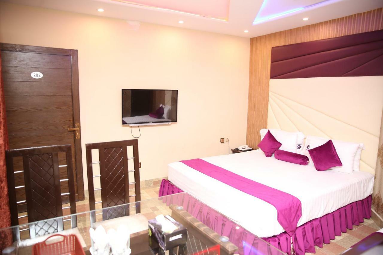Premier Inn Gulberg Lahore Exterior photo