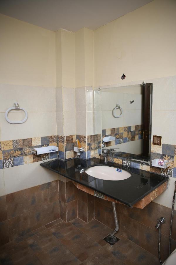 Premier Inn Gulberg Lahore Exterior photo